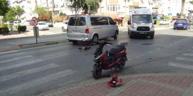 Kaza yapan sürücüsü motosikletini bırakıp kaçtı