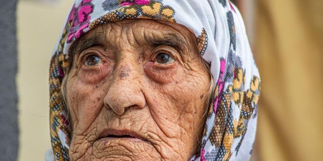 107 yaşındaki Alzheimer hastası Güllüzar ninenin unutmadığı tek anısı Atatürk