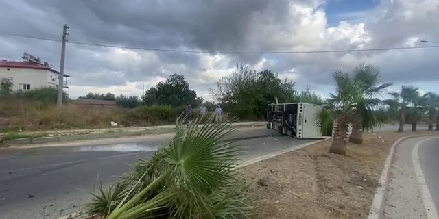 Alanya'nın komşusunda minibüs devrildi: 2 yaralı