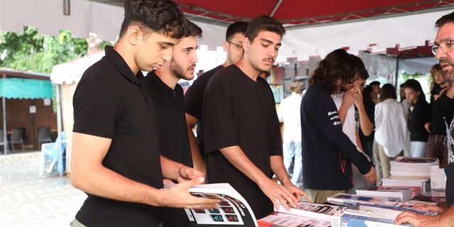 Alanya Belediyesi Ucuz Kitap Fuarı’nda  öğrenciler kitaplarla buluştu