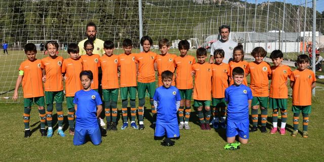 Alanyaspor U11 Akademi Takımı namağlup şampiyon 
