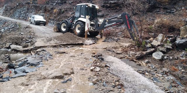 Alanya'da yağış nedeni ile kapanan yollar açıldı