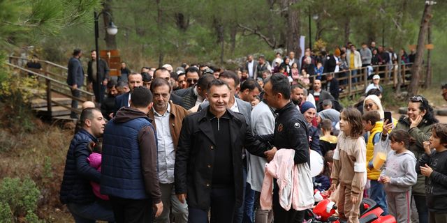 Başkan Yücel Macere Park’ta vatandaşlarla buluştu
