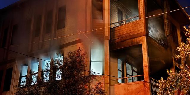 Korkutan yangın: Anne ve oğul kendini dışarı zor attı