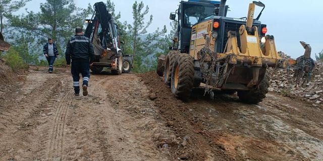 Alanya kırsalında bozulan yollar onarılıyor