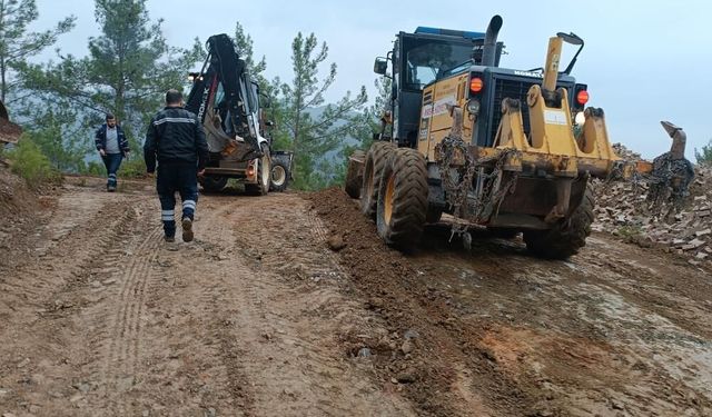 Alanya kırsalında bozulan yollar onarılıyor