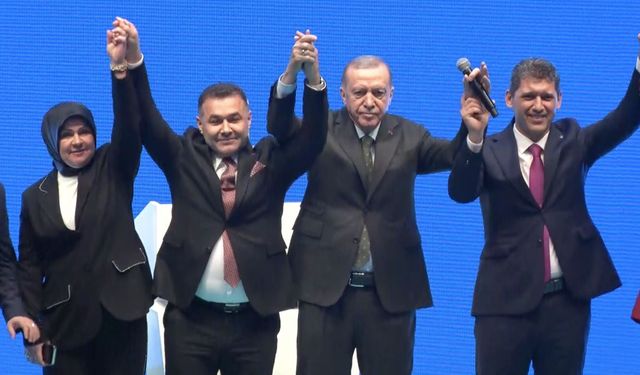 Başkan Yücel ve Erdoğan’dan zafer pozu