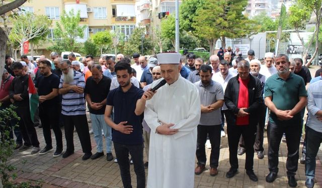 Alanya'da Gazze'de hayatını kaybeden Müslümanlar için gıyabi cenaze namazı kılındı