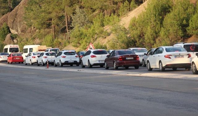 Denizli -Antalya karayolu çift yönlü trafiğe kapatıldı