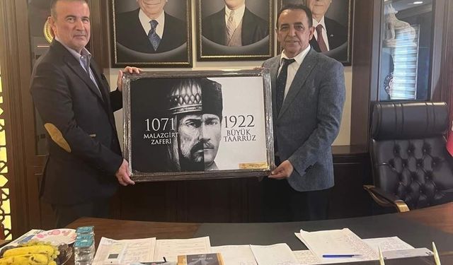 Alanya’ya gelen Milletvekili Başkan’a anlamlı hediye