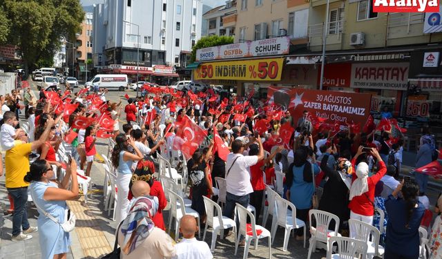 Alanya ATABEM’li öğrenciler zaferin 102’nci yılını kutladı