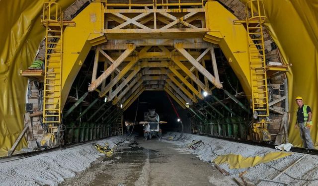Yeni çevre yolu projesinin tamamlanma tarihini verip belediyeye seslendi