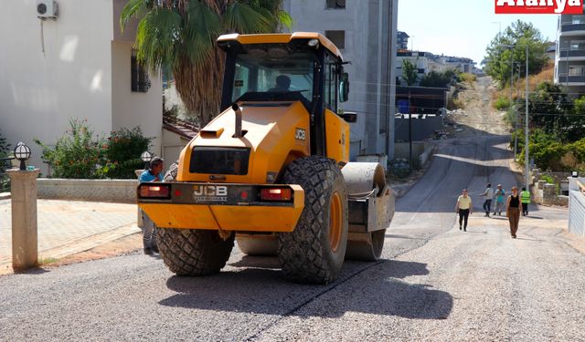 Alanya'da asfalt çalışmaları devam ediyor