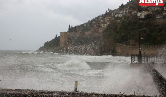 Alanya’ya kuvvetli rüzgar uyarısı