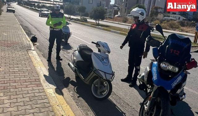 Alanya’da jandarma 19 aracı trafikten men etti