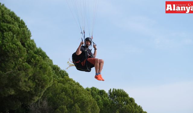 Alanya'da yamaç paraşütü heyecanı