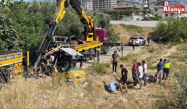 Alanya'da devrilen forkliftin altında can verdi
