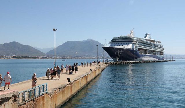 İngiliz turistler Alanya'ya kruvaziyerle geldi