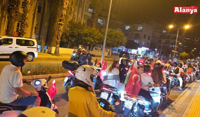 Alanya'da 'Gazze'ye destek' konvoyu düzenlediler