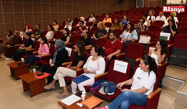 Alanya'da sağlık çalışanlarına Yenidoğan Canlandırma Programı eğitimi verildi