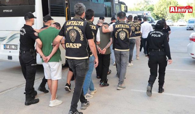 Silahlı suç örgütüne operasyon: 7 gözaltı