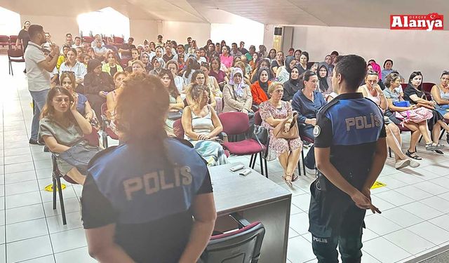 Alanya Emniyeti velilere ‘Bilinçli İnternet’ Eğitimi’ verdi