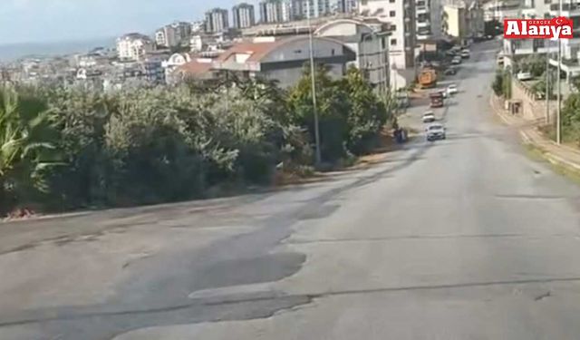 Çıplaklı’daki yol isyan ettirdi