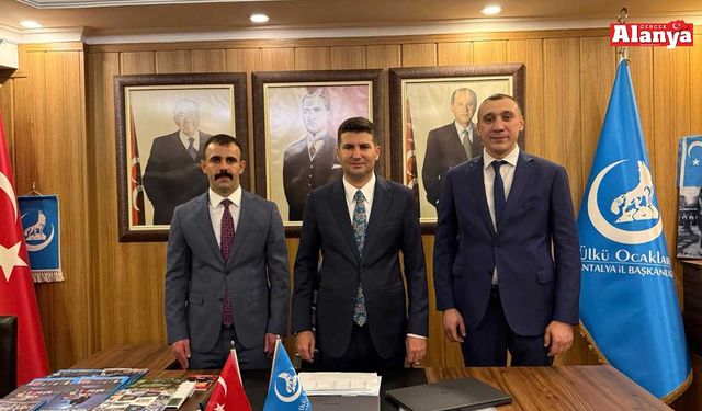 Antalya Ülkü Ocakları’nda bayrak değişimi