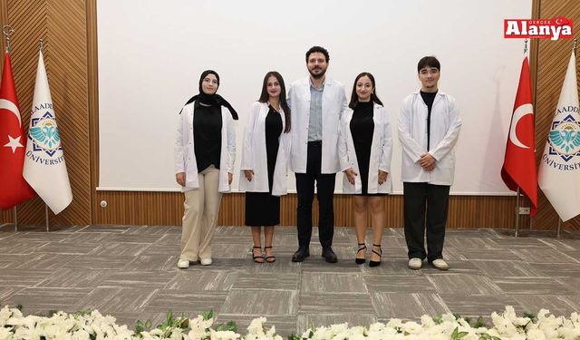 ALKÜ öğrenciler beyaz önlüklerini giydi