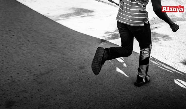 Alanya’da oynarken düşen çocuk hastanelik oldu