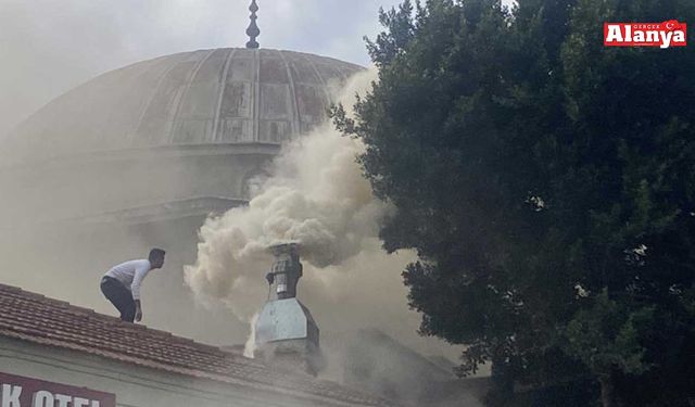 Restorandaki baca yangını sokağı dumana boğdu