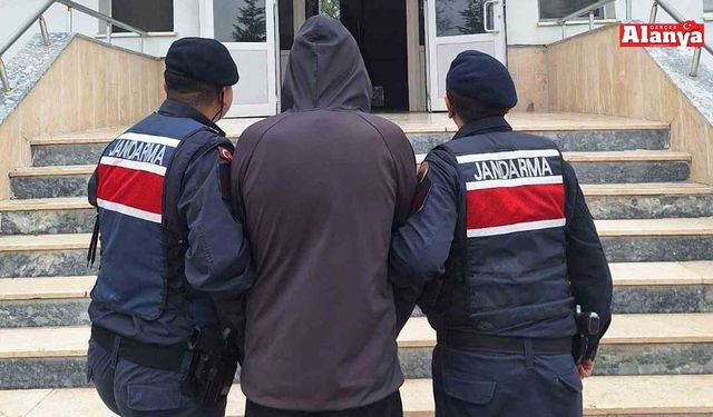 Aranan şahıs jandarmadan kaçamadı