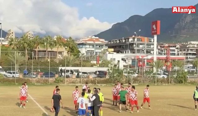Alanya’daki maçta olay çıktı