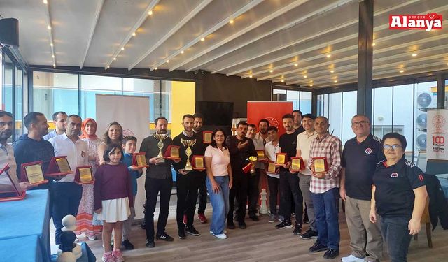 Öğretmenler satranç turnuvasında yarıştı