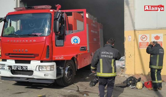 Geri dönüşüm fabrikasında çıkan yangın söndürüldü