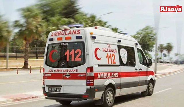 Alanya'da otomobil yayaya çarptı: 1 yaralı