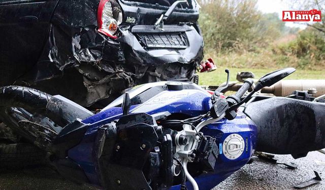 Alanya’da motosiklet ile otomobil çarpıştı: 1 yaralı