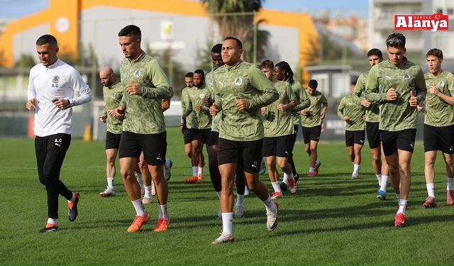 Alanyaspor İkinci Yarı İçin Sahaya İniyor