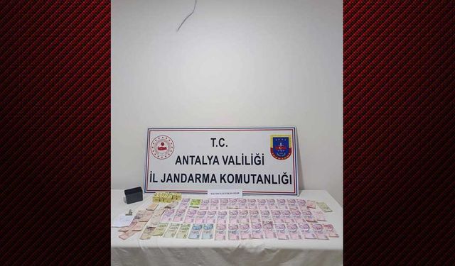 Mahalle muhtarı kumar oynatırken yakalandı