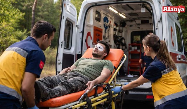 Alanya’da gözüne ağaç budağı sıçrayan adam hastanelik oldu