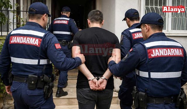 Alanya’da aranan firari hükümlü jandarmadan kaçamadı