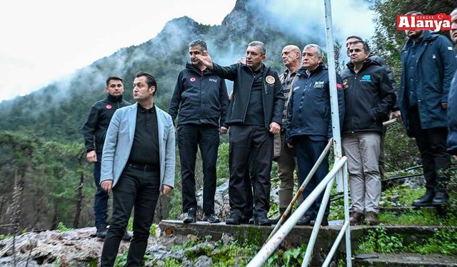 Vali Şahin Alanya'daki taşkın bölgesini inceledi