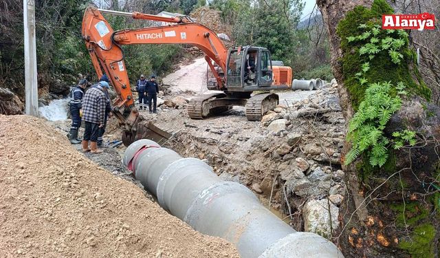 Alanya'da tıkanan menfezler ekipler tarafından açıldı