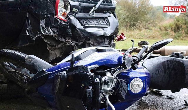 Alanya’da otomobil ile motosiklet çarpıştı: 2 yaralı