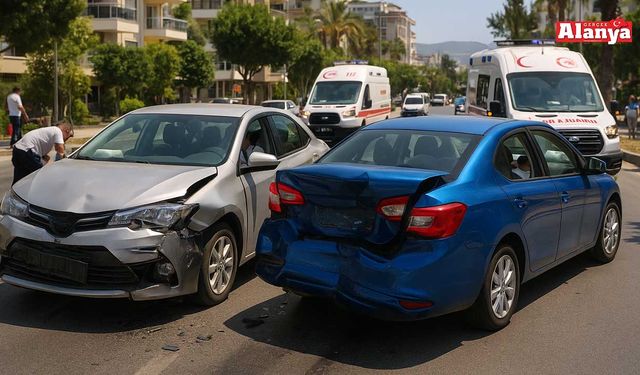 Alanya’da iki otomobil çarpıştı: 1 yaralı