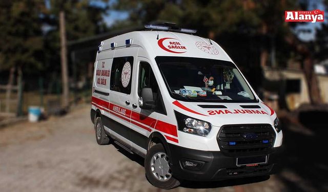 Alanya’da devrilen kamyonun sürücüsü yaralandı