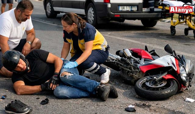 Alanya’da dikkatsiz sürücü motosikletten düştü