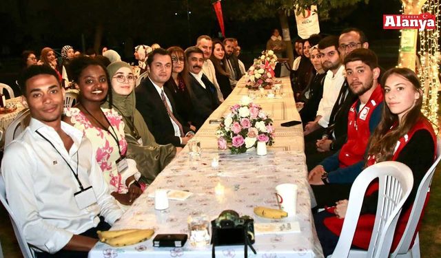 Kaymakam Öztürk üniversitelilerle iftarda buluştu