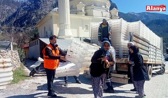 Üreticilere ipekböceği besleme tablası desteği