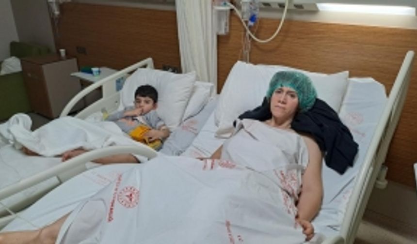 Depremden kurtulan anne-oğul, birbirine hastanede kavuştu 